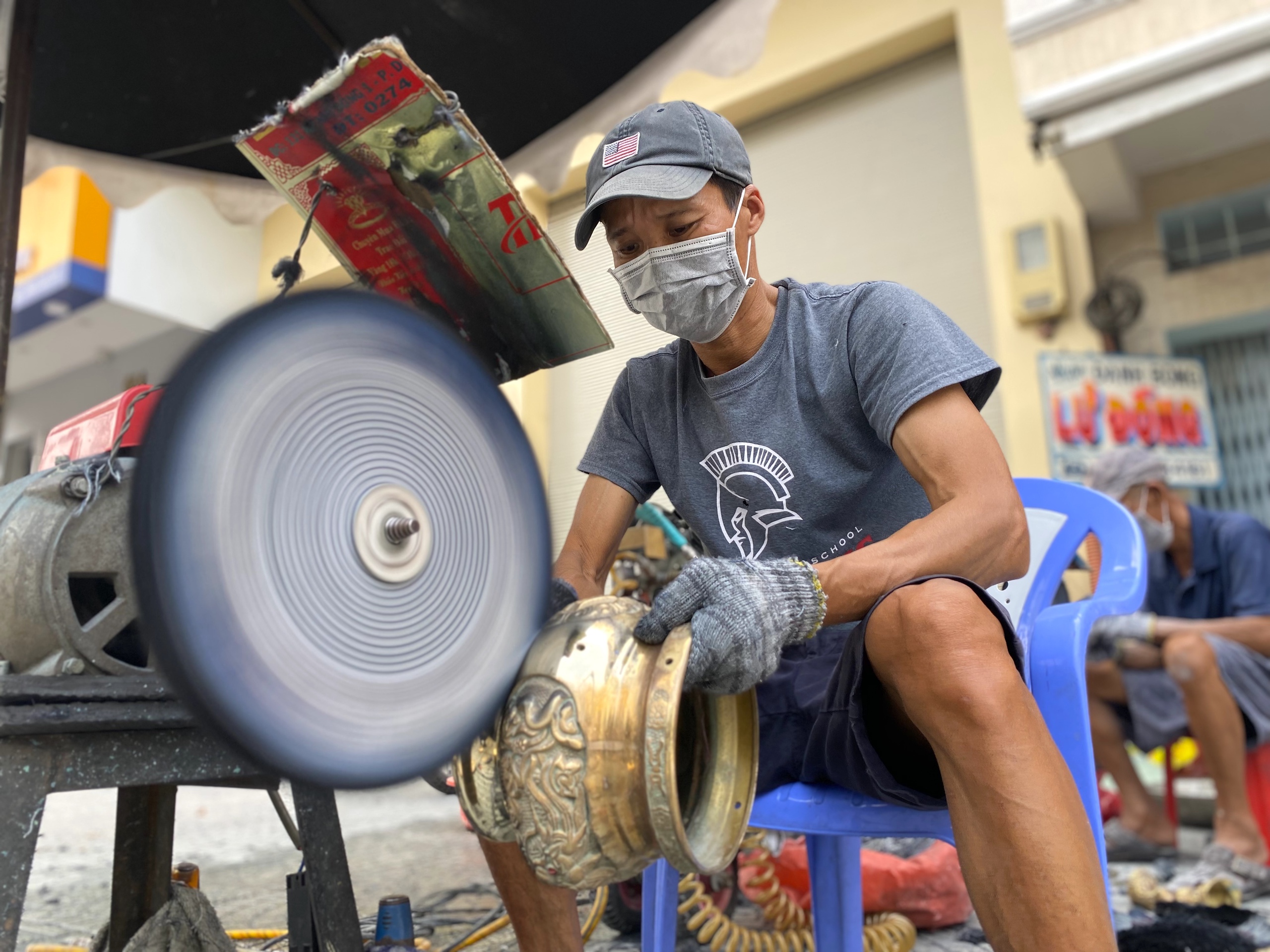 Nghề chùi lư và sự kết nối tổ tiên